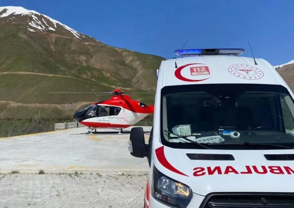 İki hasta ambulans helikopterle hastaneye sevk edildi
