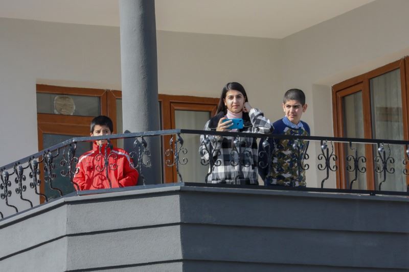 İPEKYOLU’NDA SOKAK KONSERLERİ TÜM HIZIYLA DEVAM EDİYOR