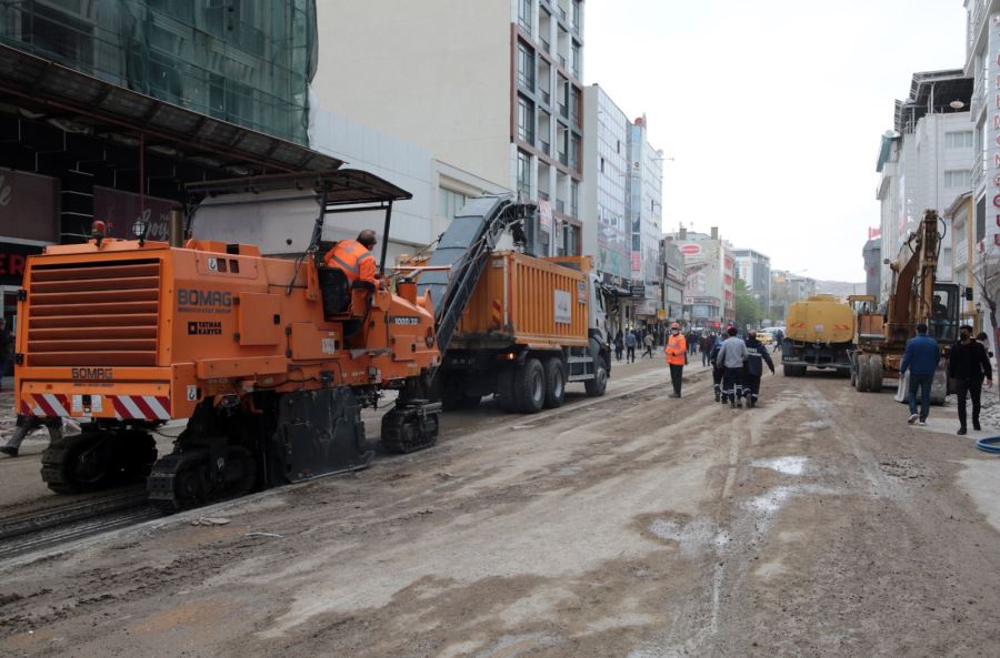 HACIBEKİR CADDESİ’NİN SON ETABINDA ÇALIŞMALAR BAŞLADI 