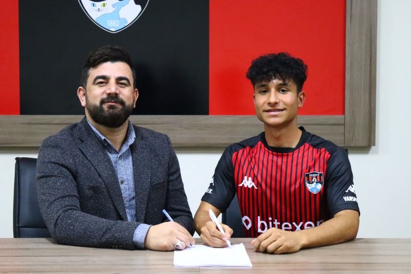 Kulübümüz Alt yapı U19 Takımından 4 Futbolcumuz ile imzalar atıldı 