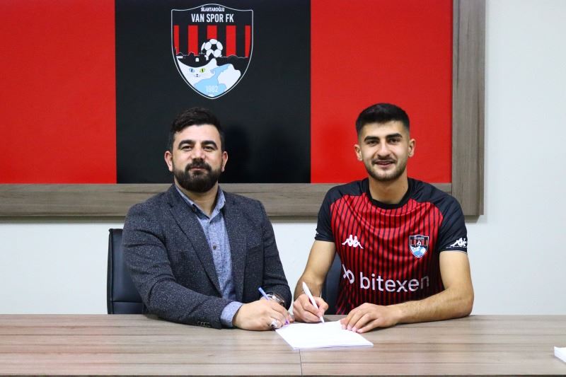 Kulübümüz Alt yapı U19 Takımından 4 Futbolcumuz ile imzalar atıldı 
