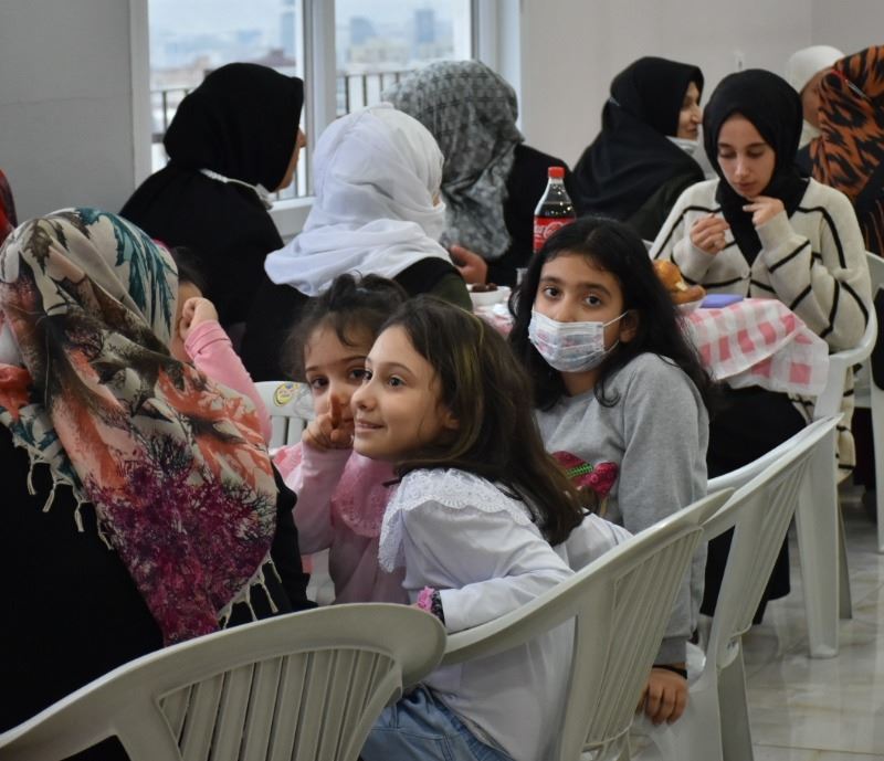 HACI VAHDETTiN ÖZANT DUALAR İLE YAD EDİLDİ...!!! 