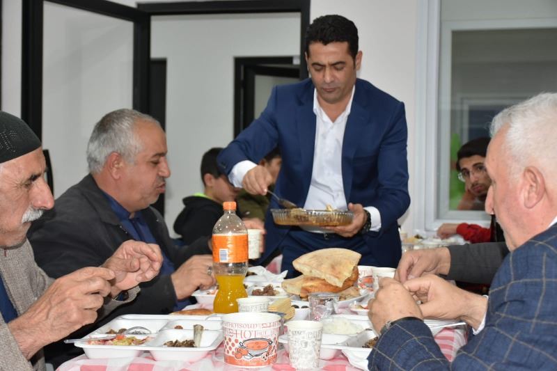 HACI VAHDETTiN ÖZANT DUALAR İLE YAD EDİLDİ...!!! 