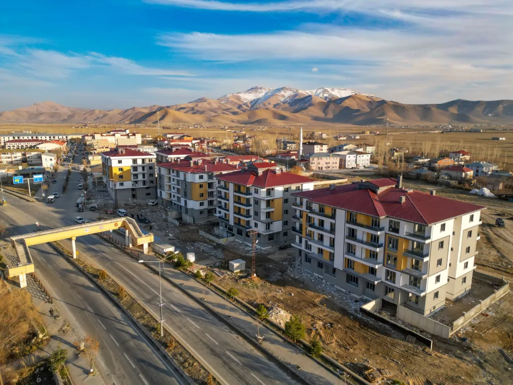 Gürpınar Belediyesi tarafından 18 bin metrekare alan üzerinde inşa edilen konut projesinde sona yaklaşıldı.