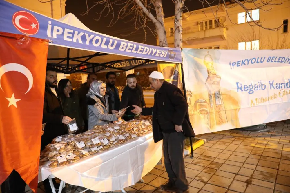 İPEKYOLU’NDA KANDİL GELENEĞİ DEVAM EDİYOR