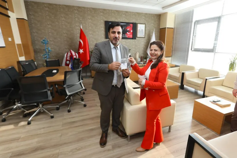 İPEKYOLU’NDA KANDİL GELENEĞİ DEVAM EDİYOR