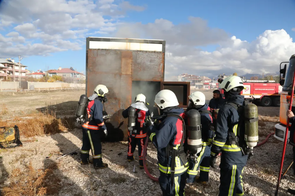 Van itfaiyesinden gerçeği aratmayan eğitim tatbikatı