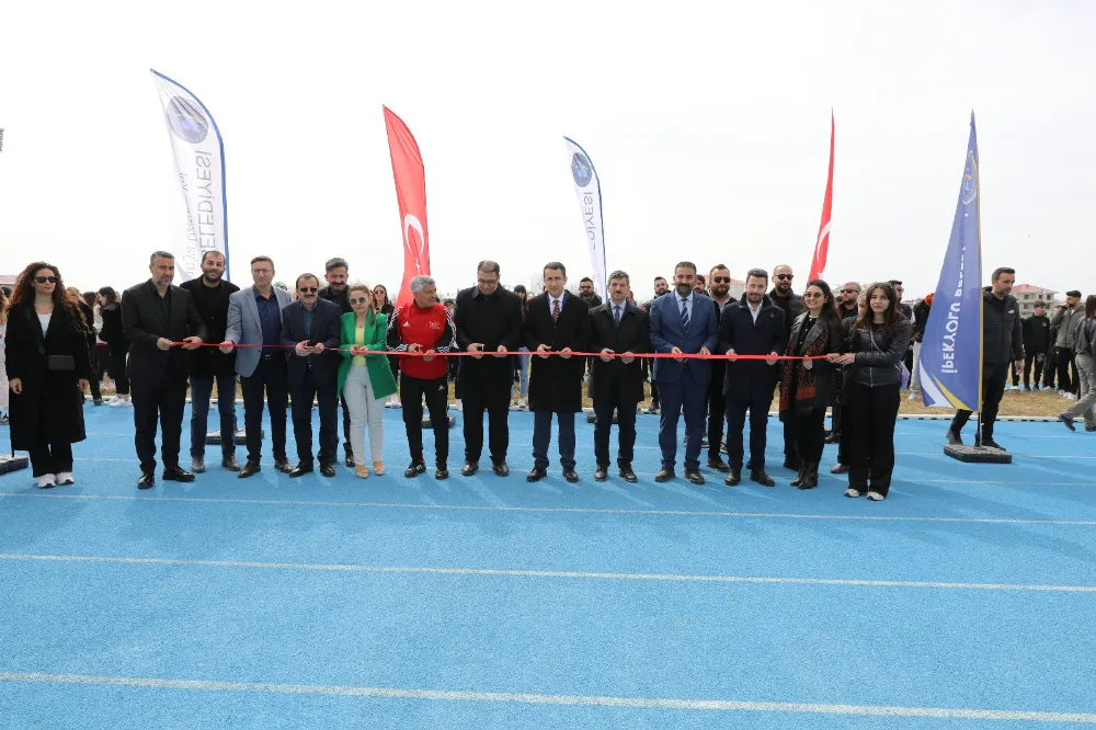 İPEKYOLU’NDA İLK OLAN 8 KULVARLI ATLETİZM PİSTİ HİZMETE AÇILDI 