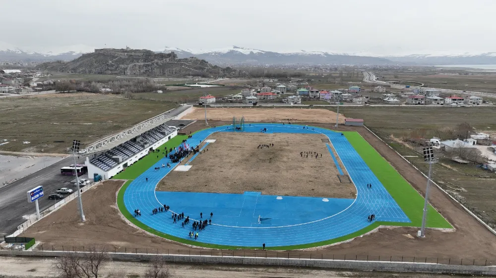 İPEKYOLU’NDA İLK OLAN 8 KULVARLI ATLETİZM PİSTİ HİZMETE AÇILDI 