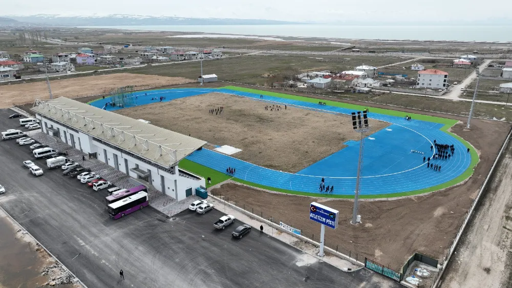 İPEKYOLU’NDA İLK OLAN 8 KULVARLI ATLETİZM PİSTİ HİZMETE AÇILDI 