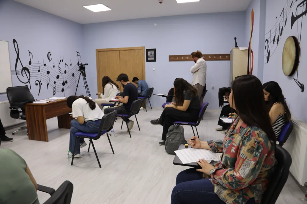 Öğrenciler özel yetenek deneme sınavlarında ter döküyor