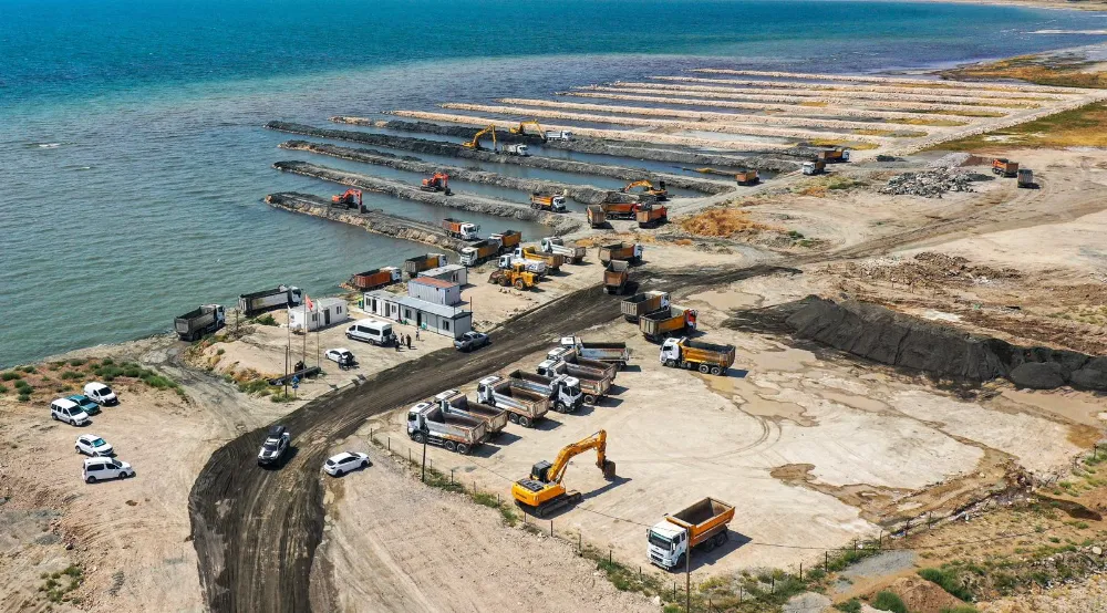Van Gölü dip çamuru temizliğinin iki etabı tamam, üçüncü etap sürüyor