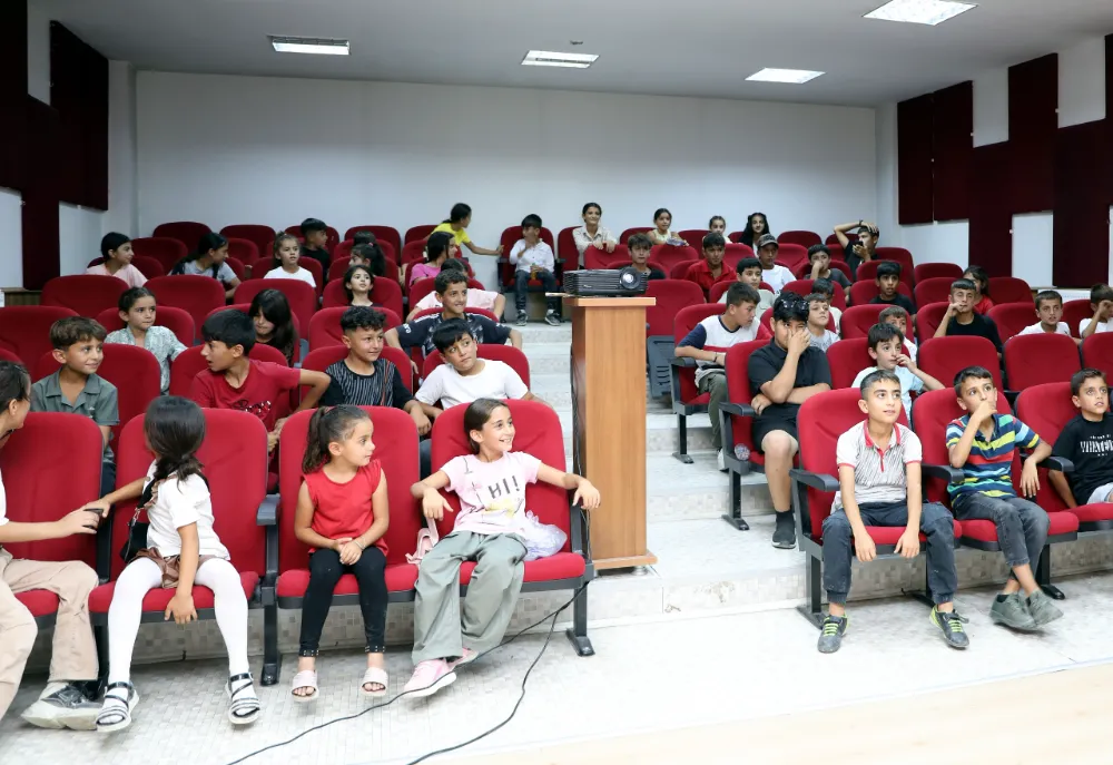 Süphan mahallesindeki çocuklar sinema keyfi yaşadı
