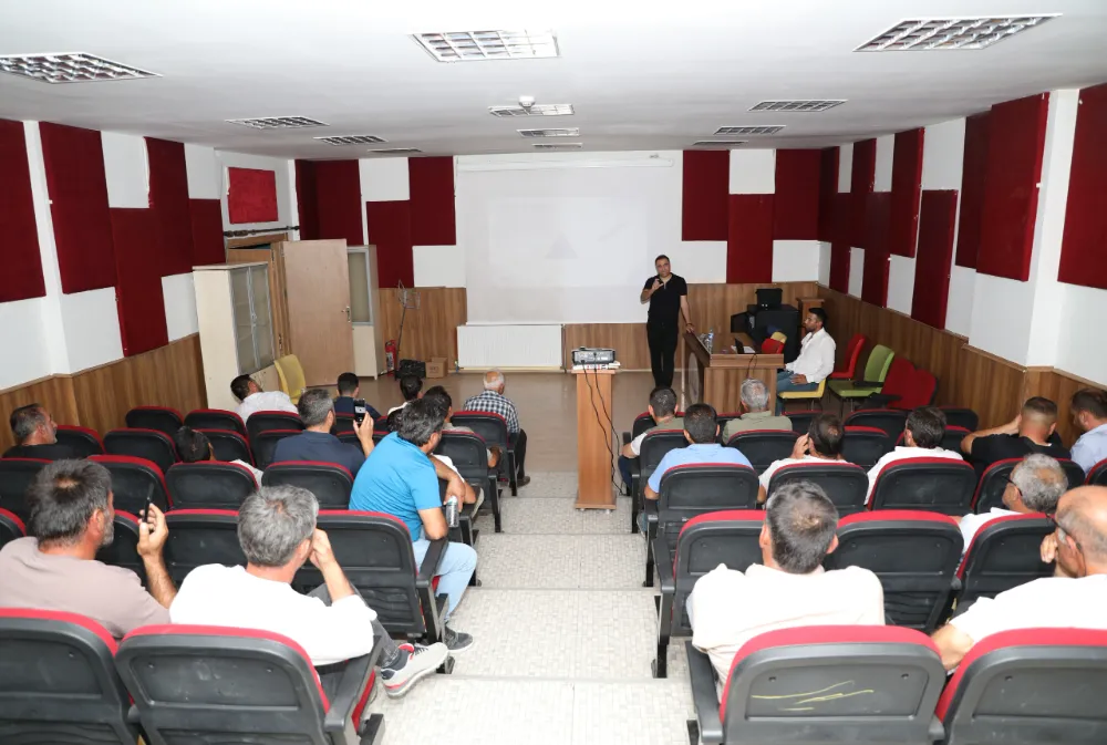 Büyükşehir Belediyesi ilaçlama çalışanlarına seminer verdi