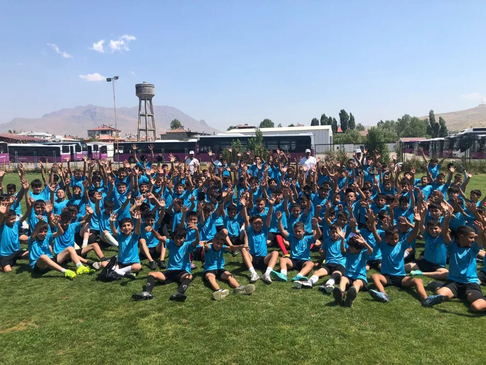 Büyükşehir Belediyesi yaz spor okulları eğitimleri sürüyor