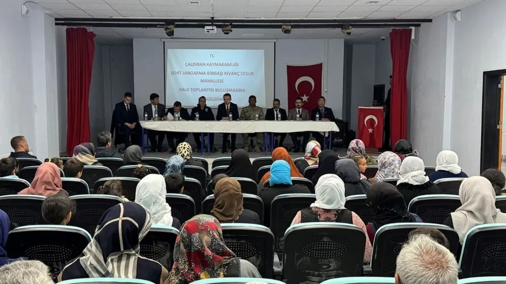 Çaldıran Kaymakamı Bakan halkla buluştu