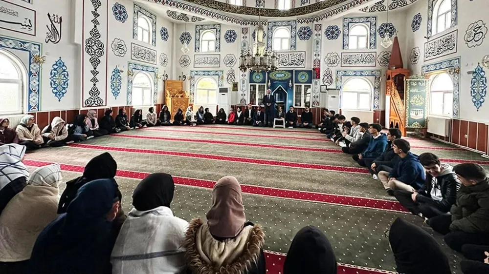 Van’da öğrenciler cami buluşmasında bir araya geldi
