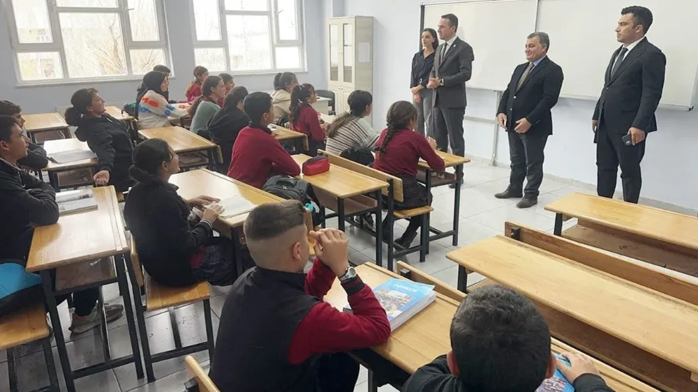 Kaymakam Bakan, öğrencilerle bir araya geldi