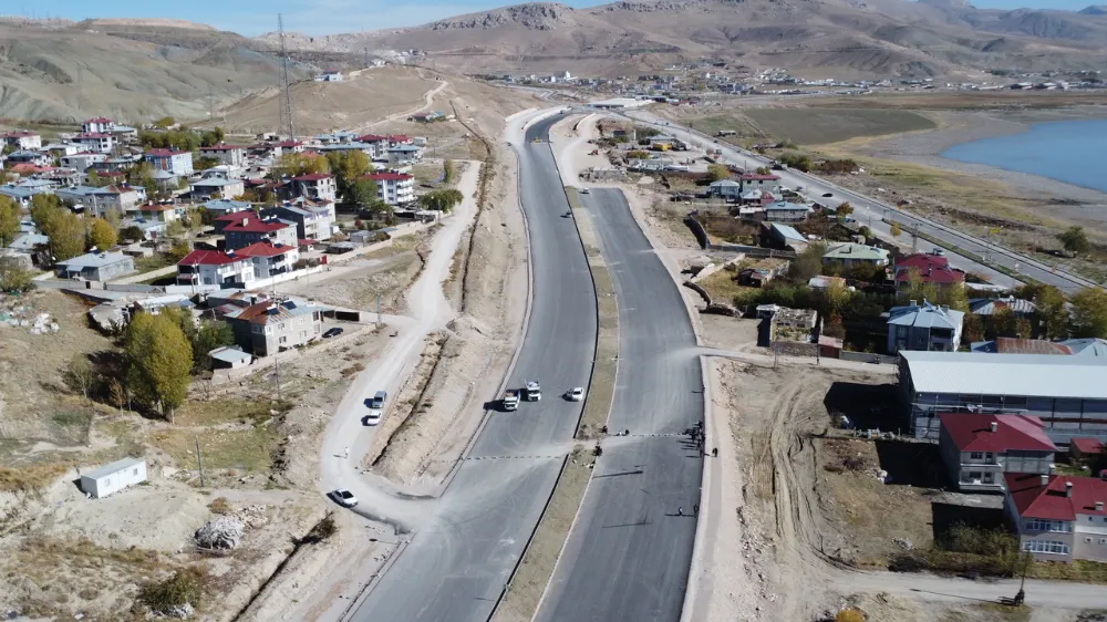 Bakan Uraloğlu, Van Çevre Yolu için tarih verdi