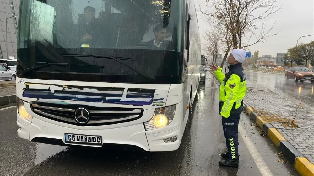 Van’da yolcu otobüslerine kış lastiği denetimi