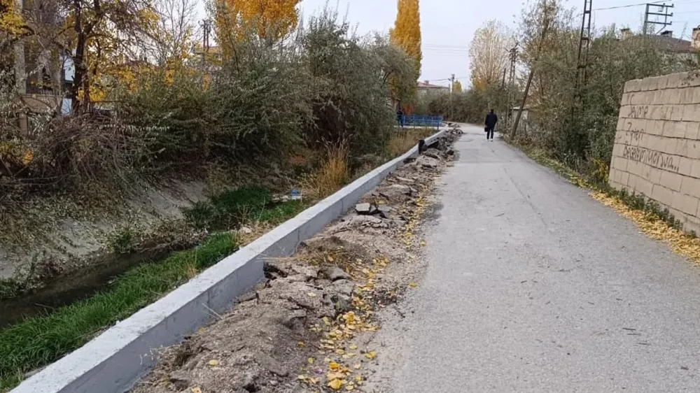 Van Şamran Kanalı’na koruma duvarı ve korkuluk