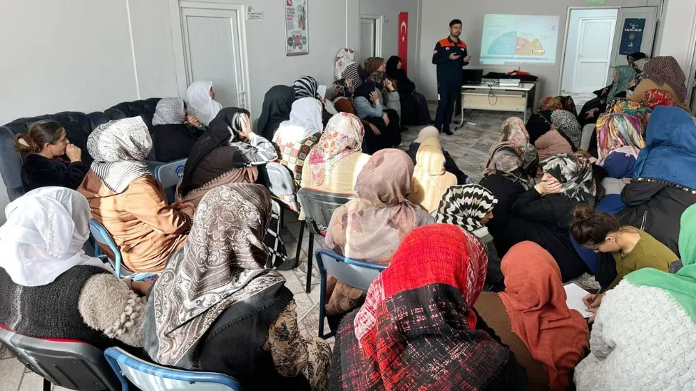 Van’da ADEM personeli ve kursiyerlerine afet eğitimi verildi