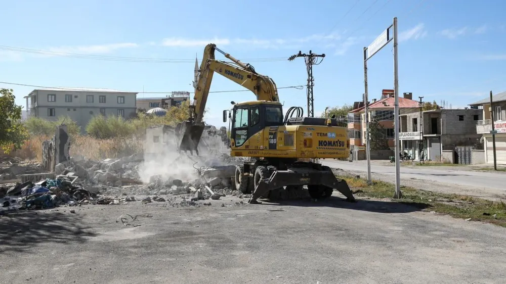 Van Elmalık Yolu’nda yıkım çalışmaları sürüyor