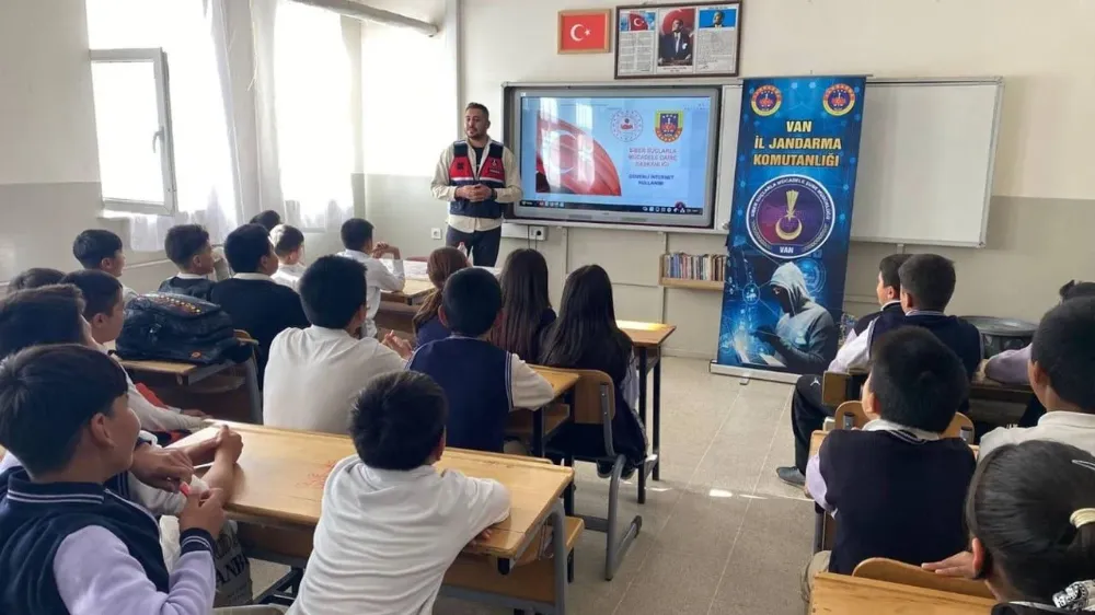 Van Jandarma’dan öğrencilere siber farkındalık eğitimi