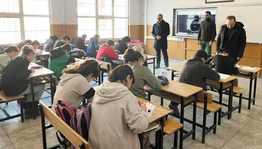 Vanlı öğrenciler deneme sınavında ter döktü