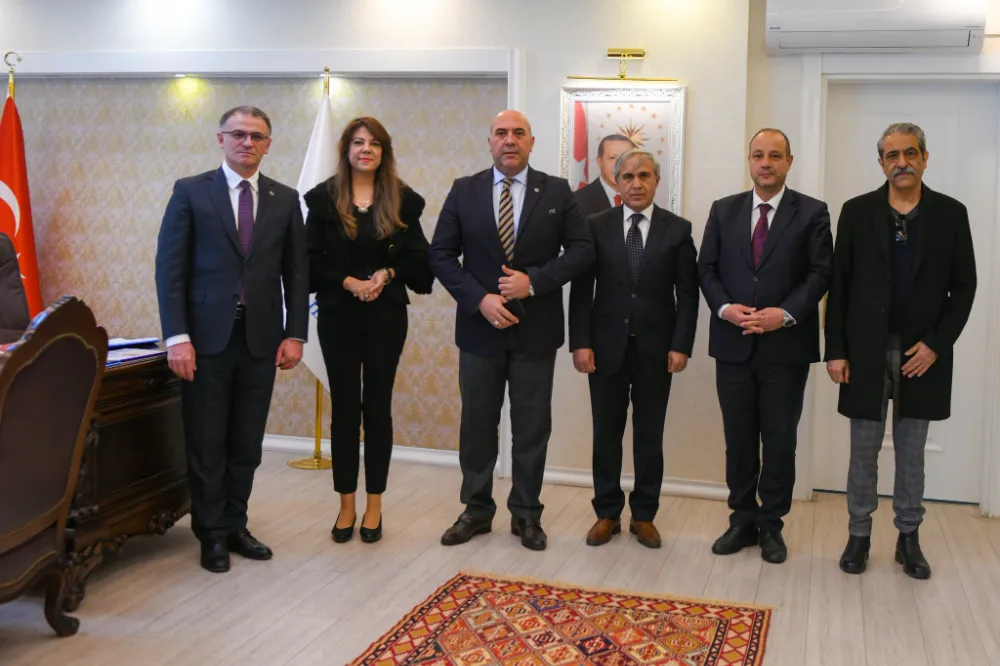 Vali Balcı, ‘Heybeler Bellerde’ eserini seslendiren öğretmeni kabul etti