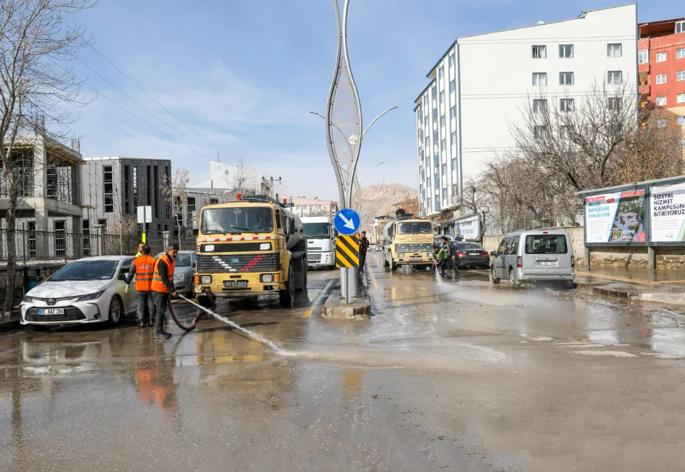 Büyükşehir kent genelinde temizlik çalışması başlattı