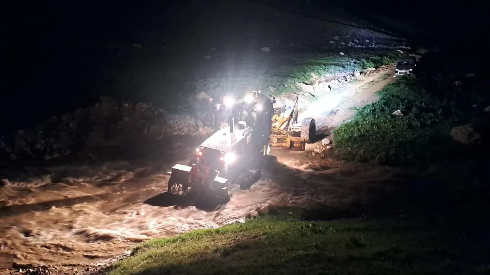 Van’da pancar toplamaya giden vatandaşlar su seviyesi yükselince mahsur kaldı