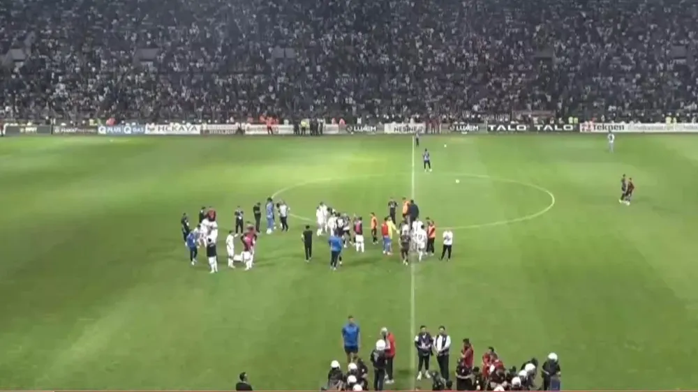 Vanspor, Elazığspor maçı tatil edildi