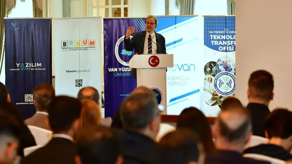 Cuneyd Zapsu Van’da gençlerle buluştu
