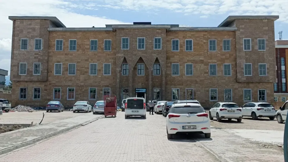 Tuşba Kaymakamlığı yeni hizmet binasına taşındı