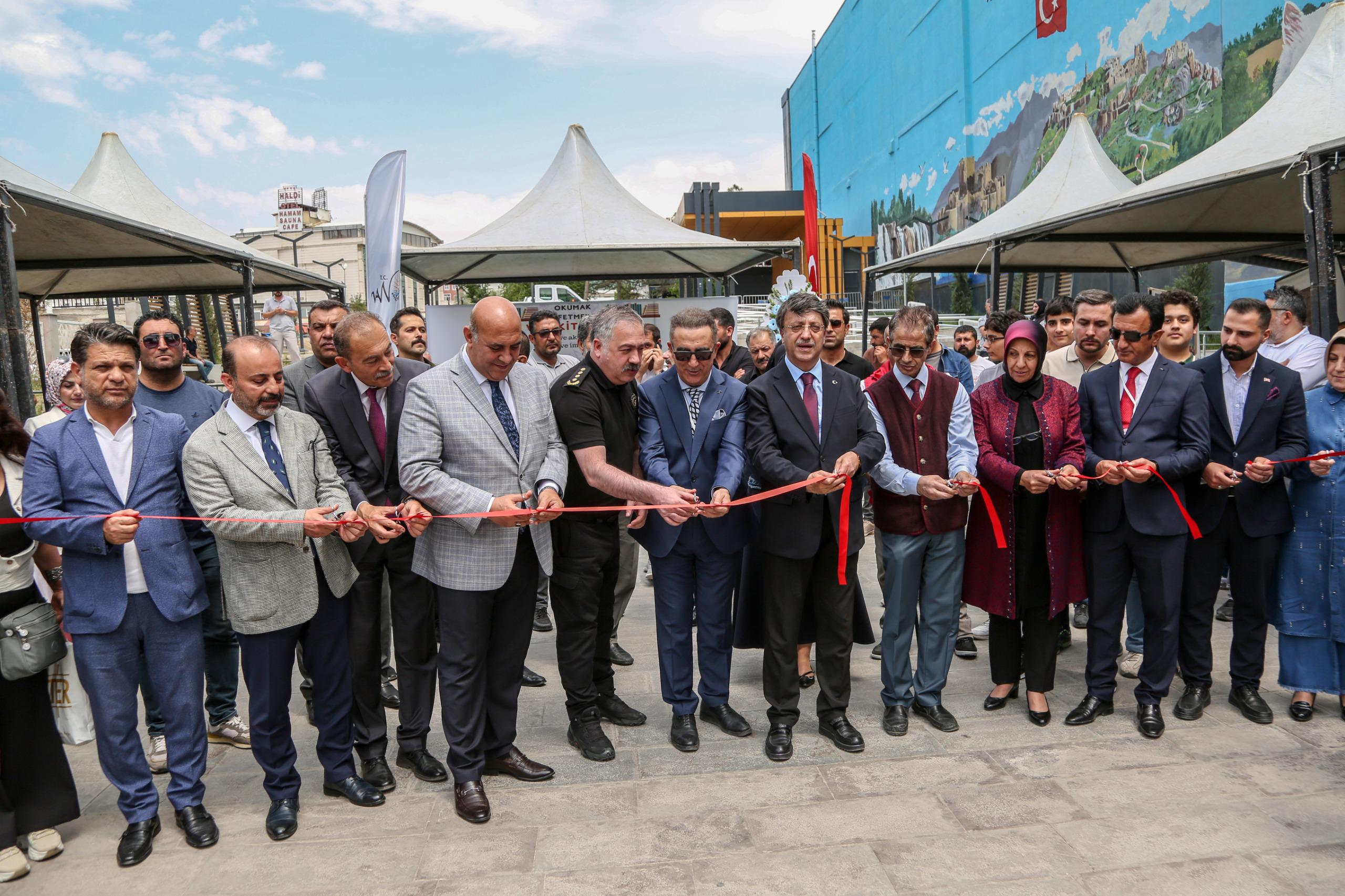 Van Yerel Kitap Fuarı kitapseverlerle buluştu