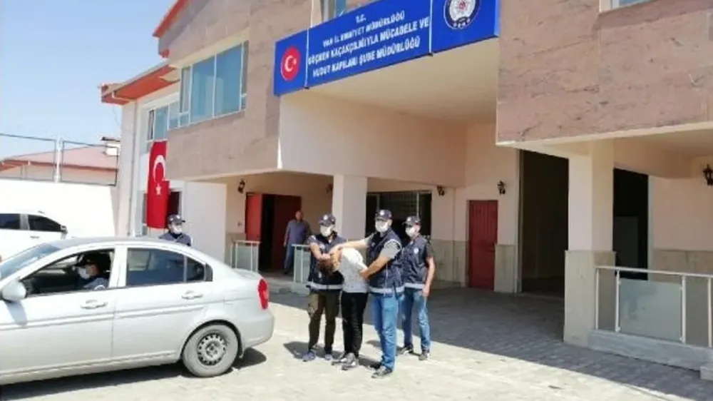 Van’da göçmen kaçakçılarına darbe