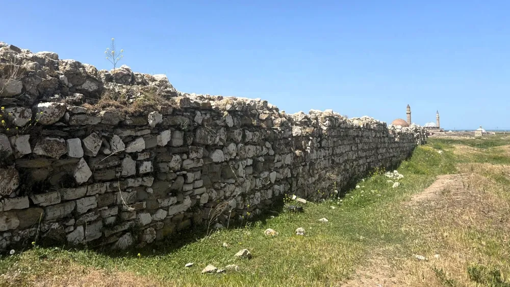 Tarihi Van Kalesi’nin surları restore ediliyor