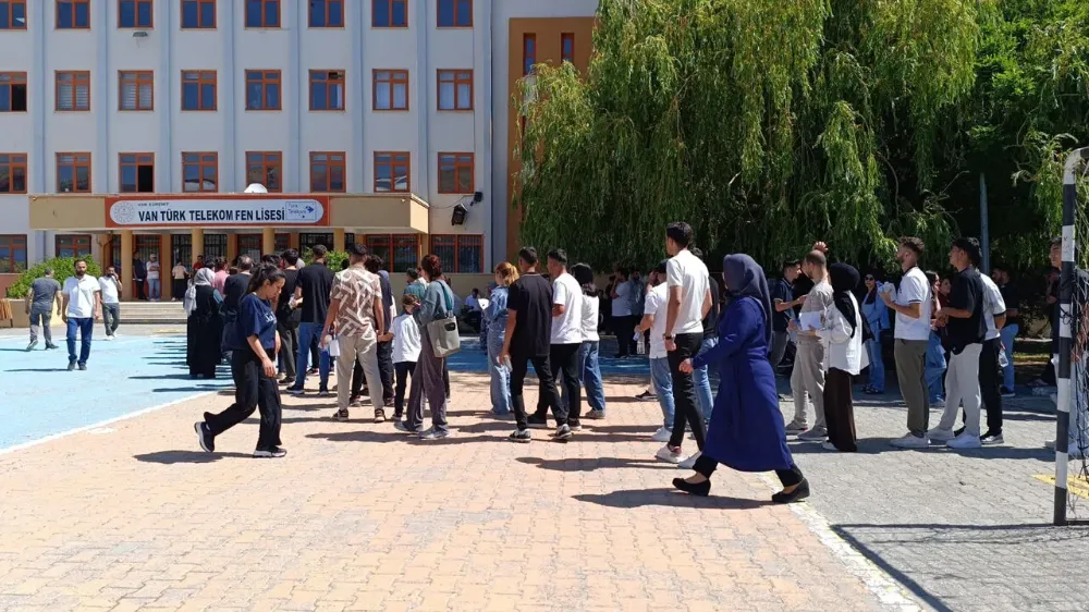 Van’da öğrenciler için zorlu sınav maratonu başladı