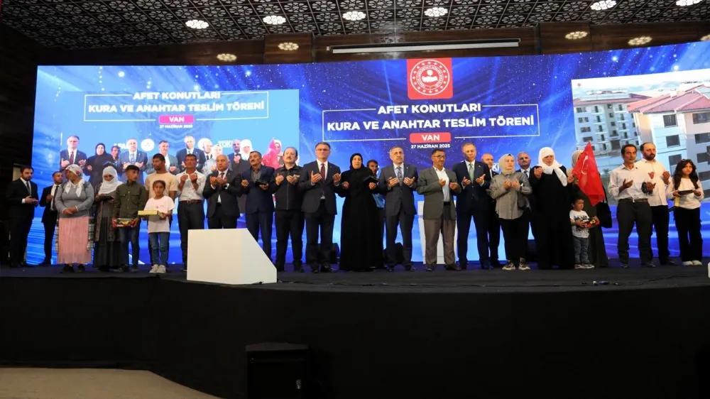 Van’da afet konutları teslim edildi