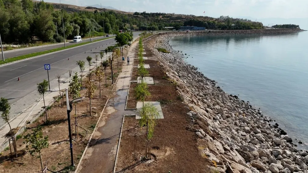 Edremit sahil bandında çalışmalar sürüyor