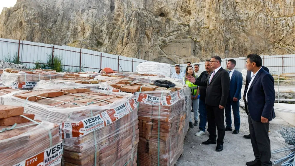 Vali Balcı, 750 yıllık Ulu Cami’de incelemelerde bulundu