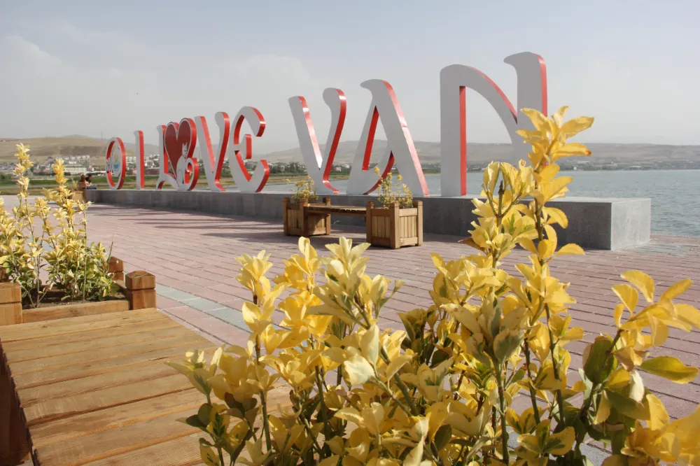 “I Love Van” yazısı yenilendi, ilgi katlandı