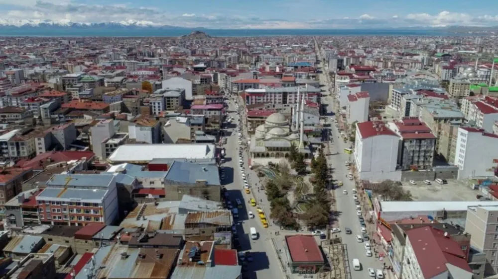 Van’da gençlerin yoğun olduğu alanlara yönelik operasyon