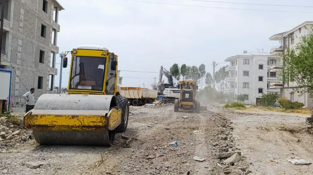 Edremit’te ulaşım ve altyapı çalışmaları sürüyor