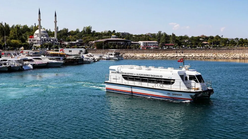 Akdamar Adası’na deniz otobüs seferleri yeniden başlıyor