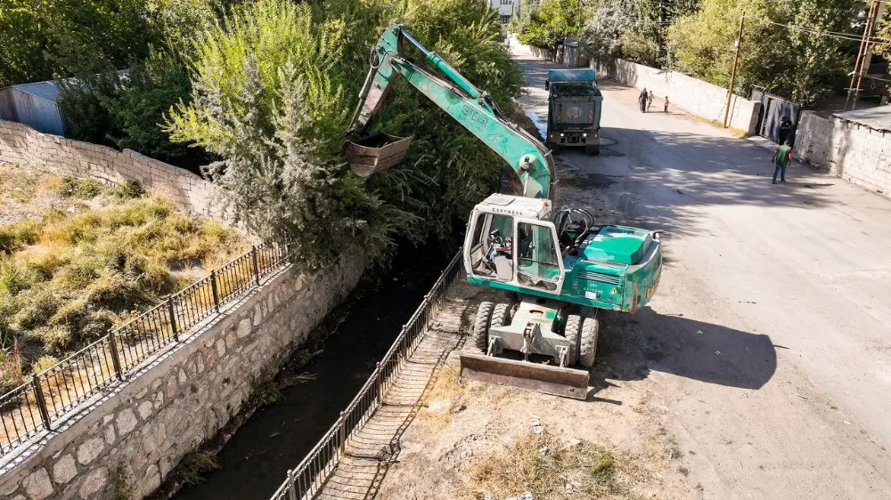 Van’da taşkın riskine karşı ıslah çalışmaları sürüyor