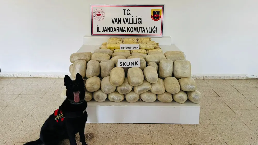 Başkale’de skunk ve metamfetamin ele geçirildi