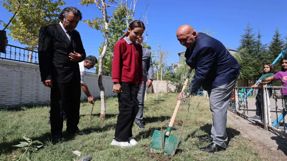 Van’da ‘Yeşil Vatan’ projesi kapsamında fidan dikildi