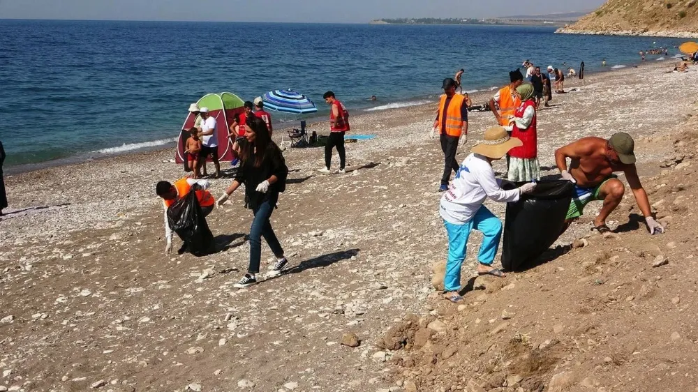 Dünya Kıyı Günü’nde Van Gölü için el ele!